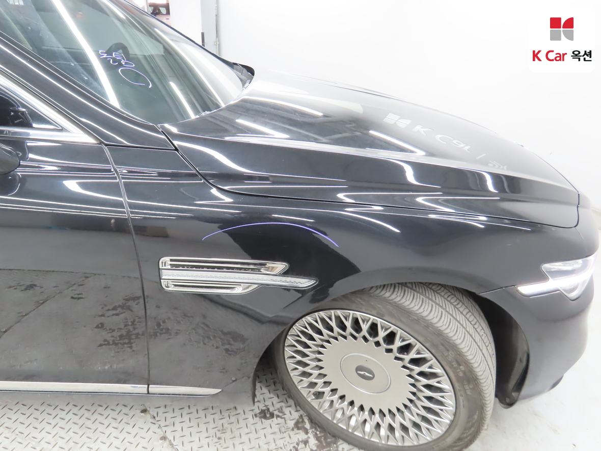 Genesis G90 - 45