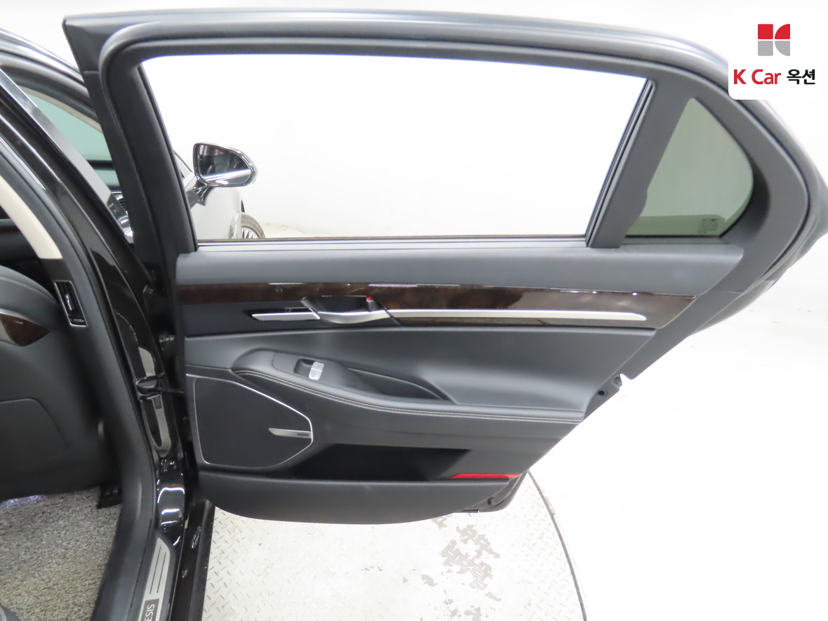 Genesis G90 - 29