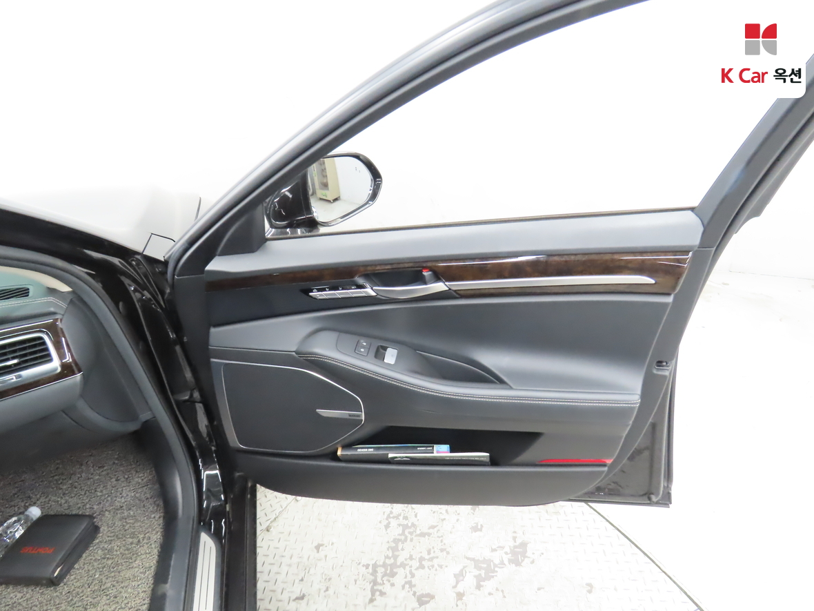 Genesis G90 - 31