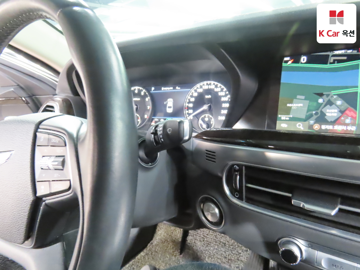 Genesis G90 - 11
