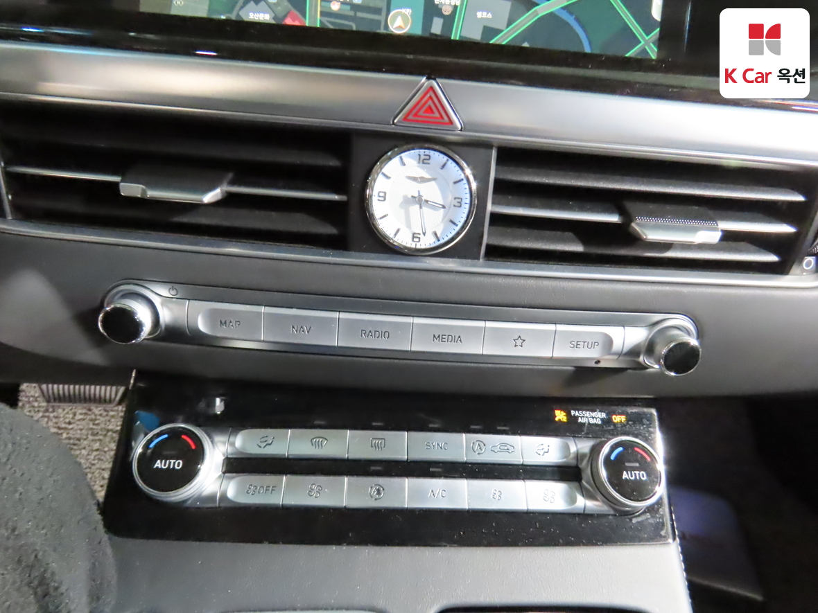 Genesis G90 - 15