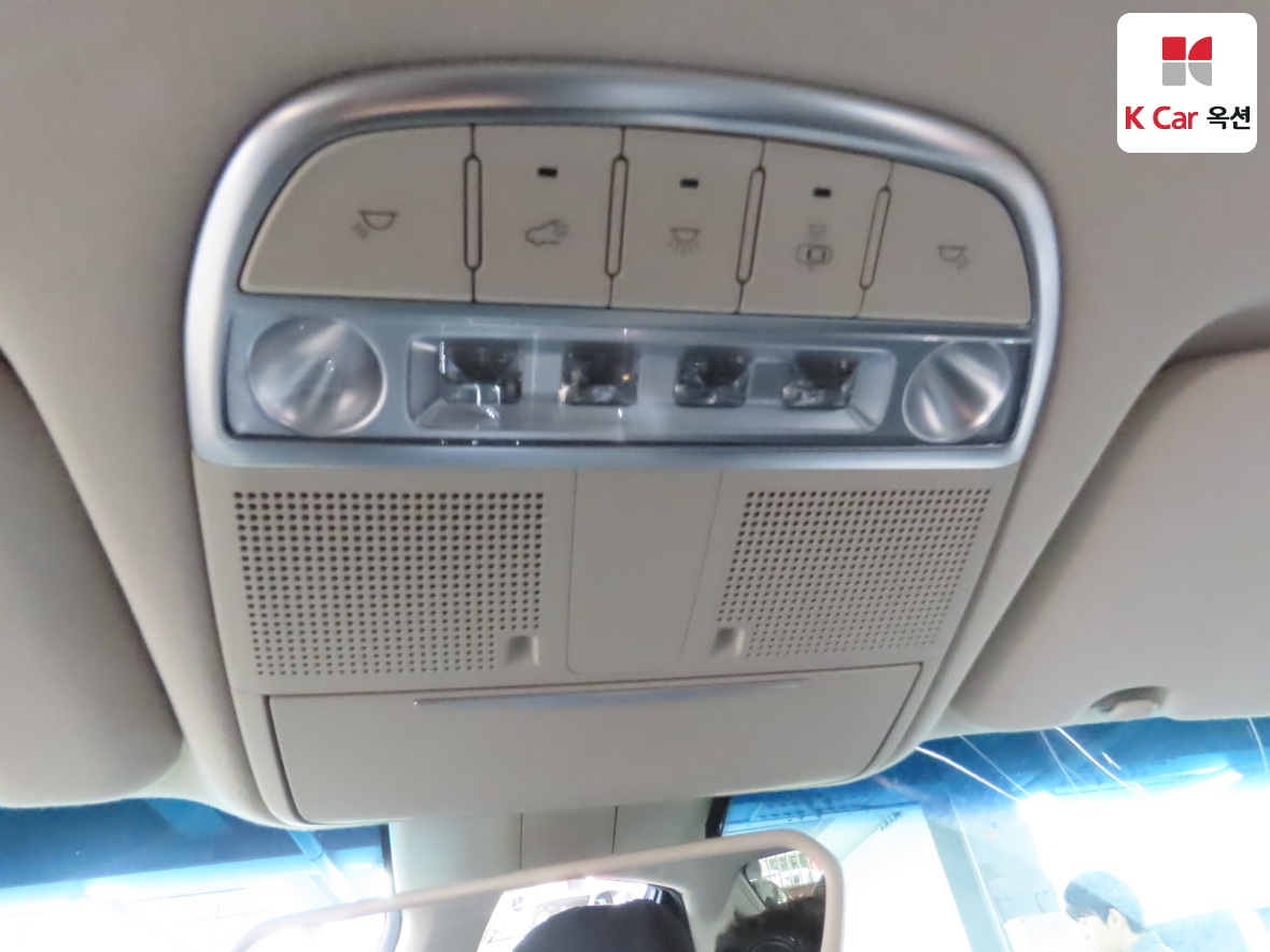 Genesis G90 - 12