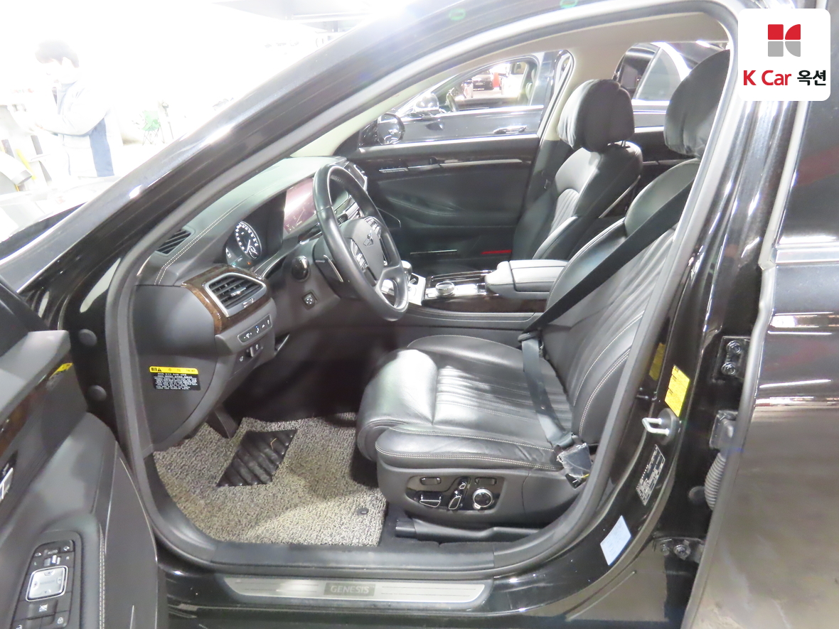 Genesis G90 - 19