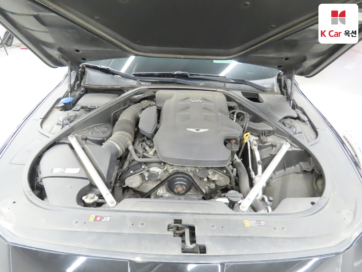 Genesis G90 - 35