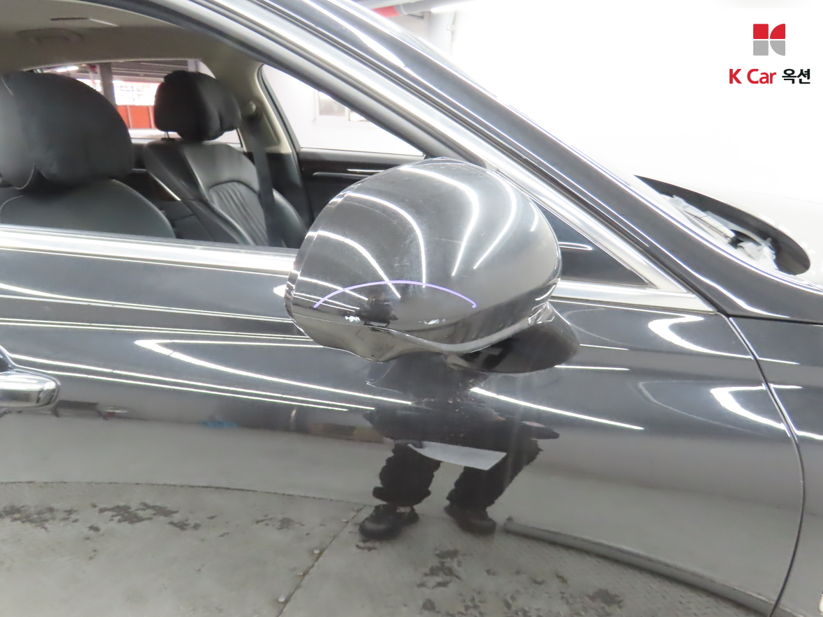 Genesis G90 - 44
