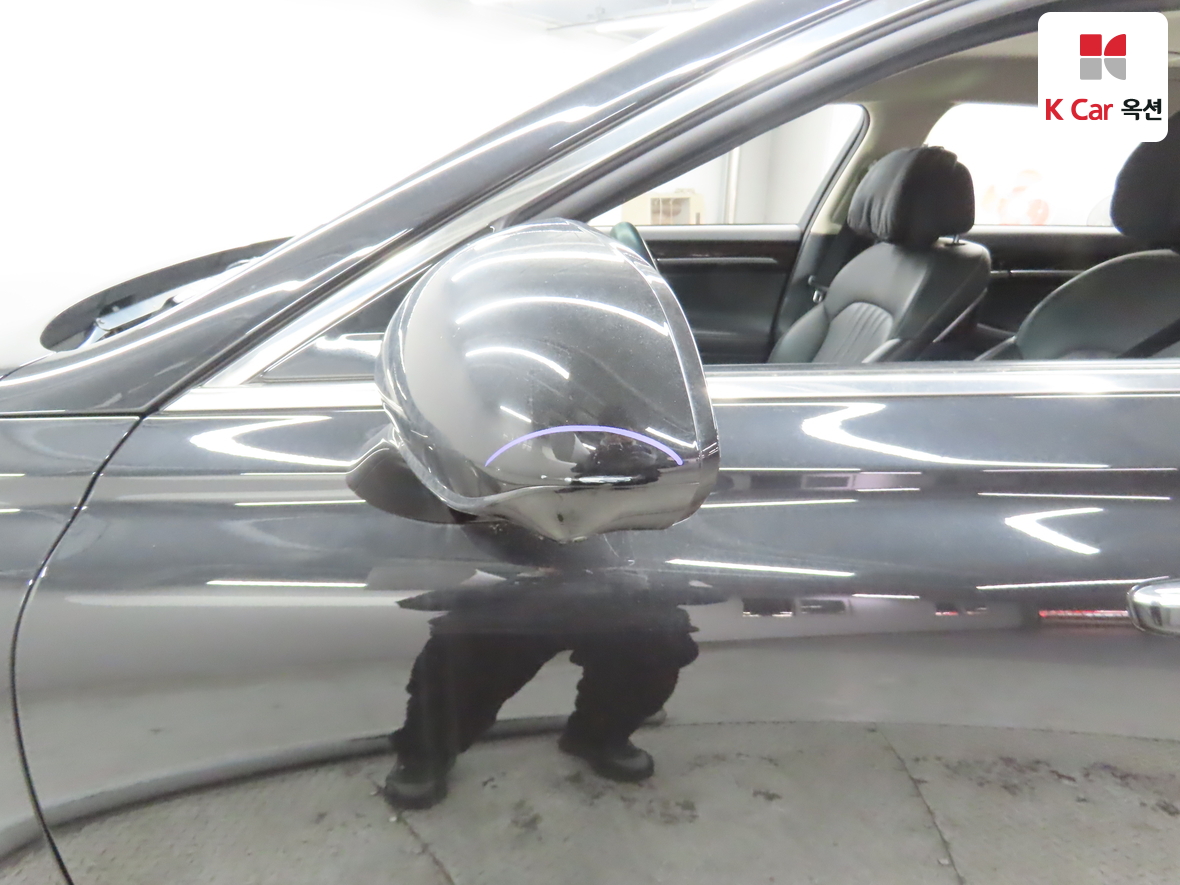 Genesis G90 - 40