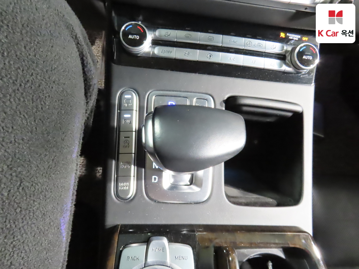 Genesis G90 - 16