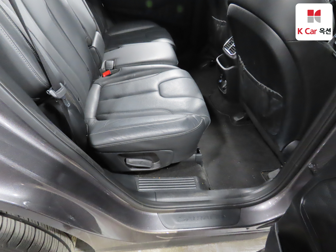 Hyundai Santa Fe 2019 - Image 28