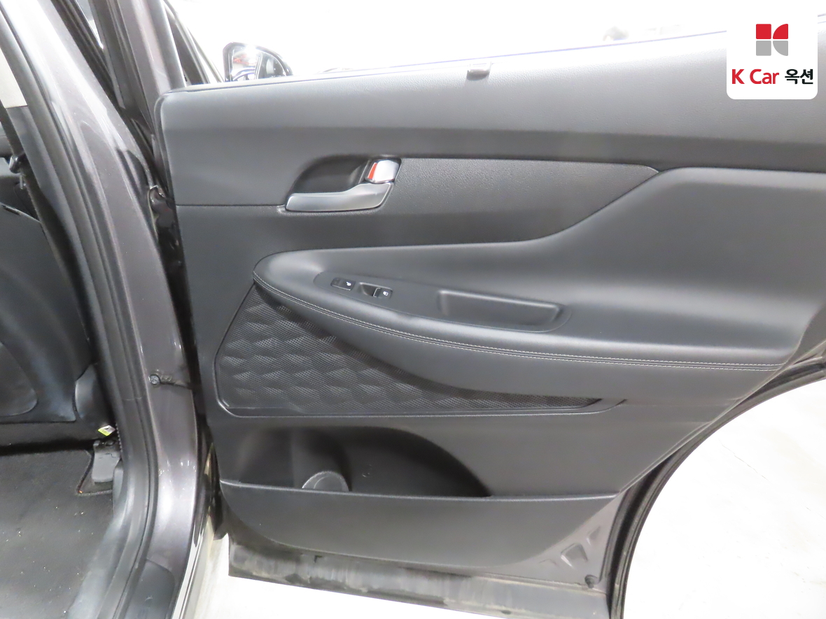 Hyundai Santa Fe 2019 - Image 27