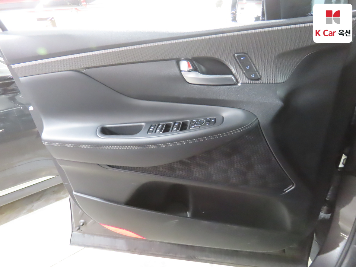 Hyundai Santa Fe 2019 - Image 8