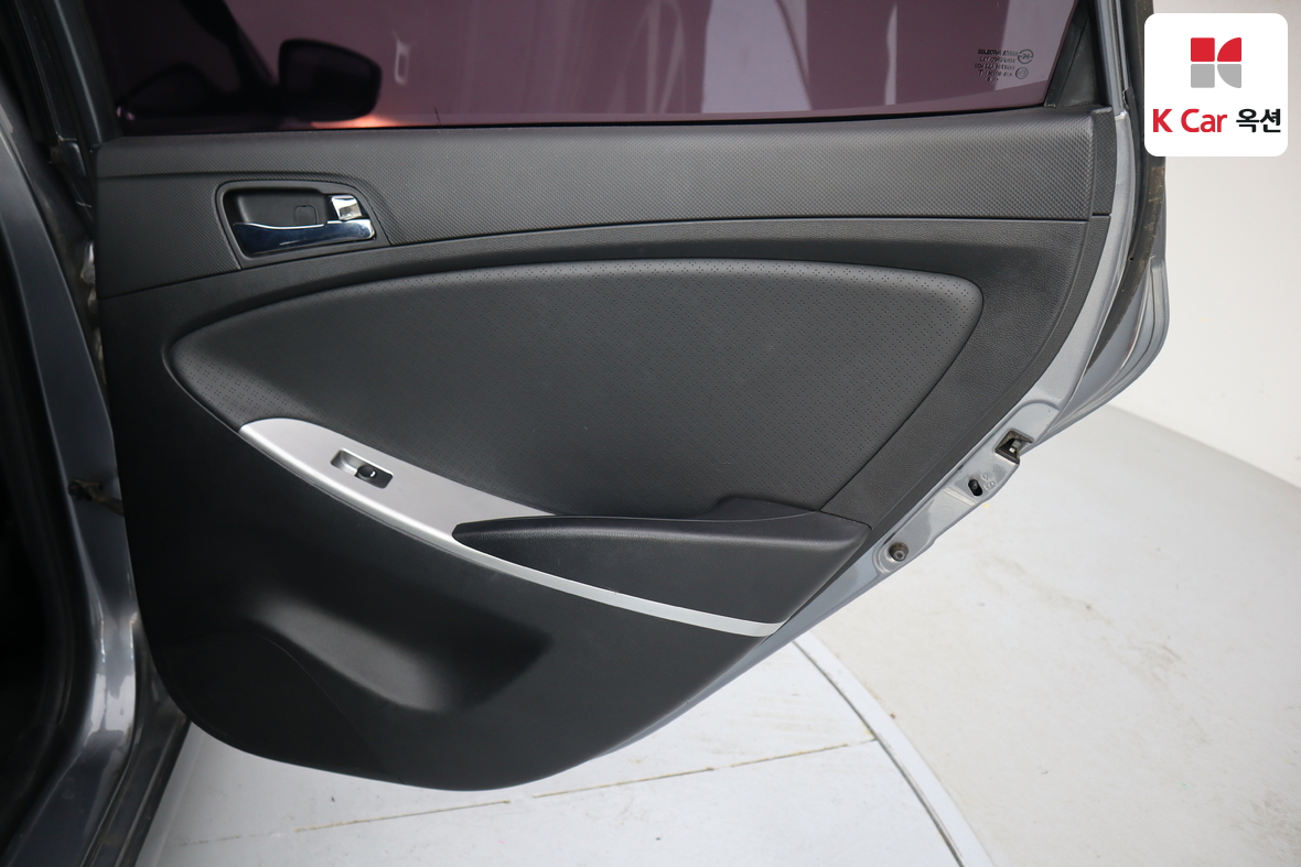 هيونداي أكسنت 2014 - صورة 25