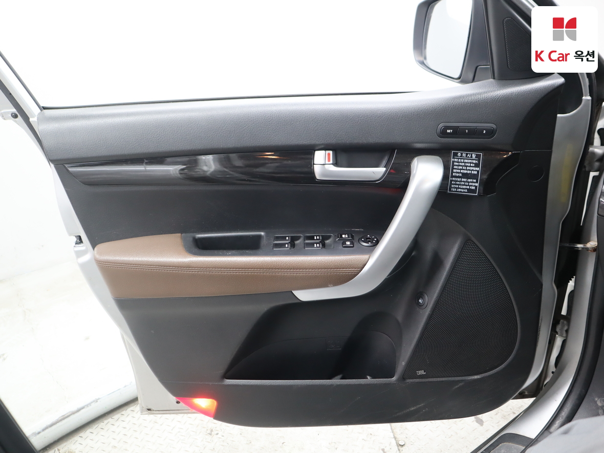 كيا سورينتو 2011 - صورة 8