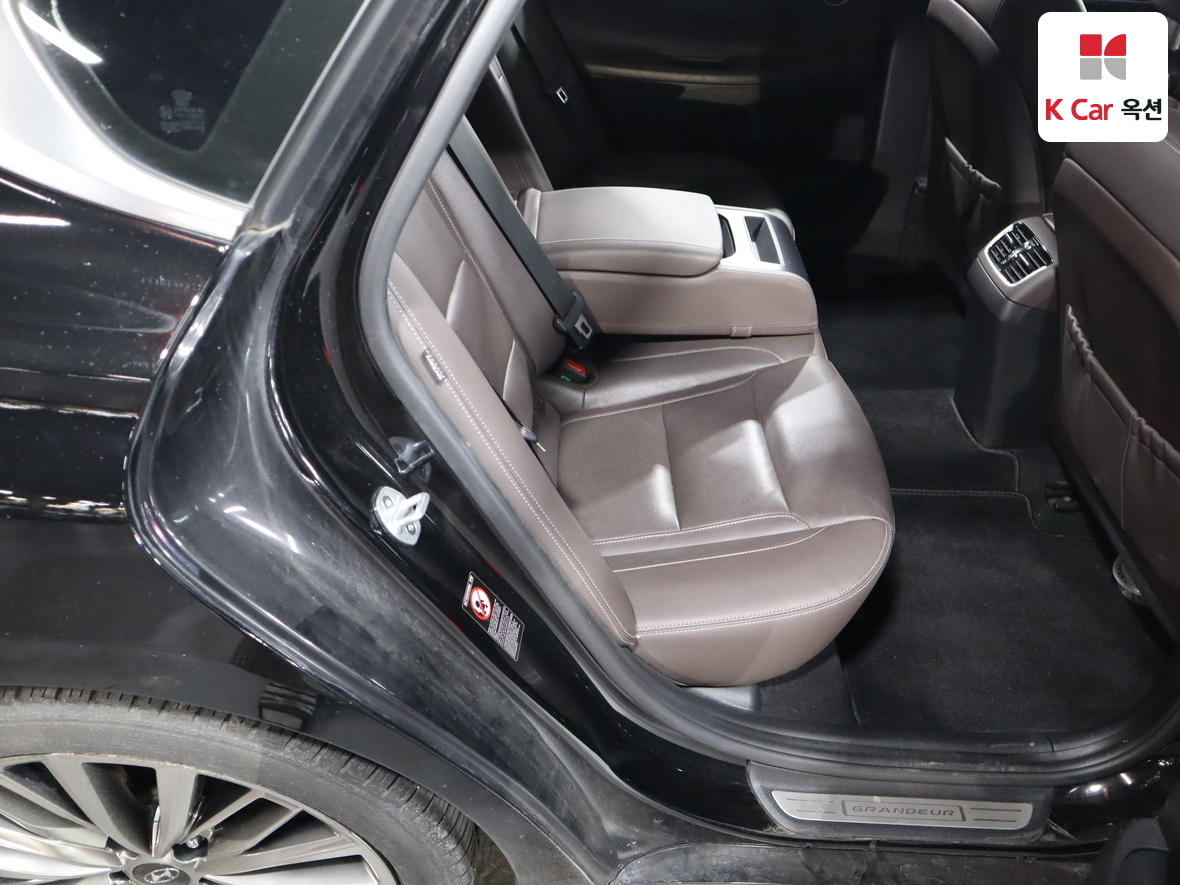 Hyundai AZERA 2019 - Image 26