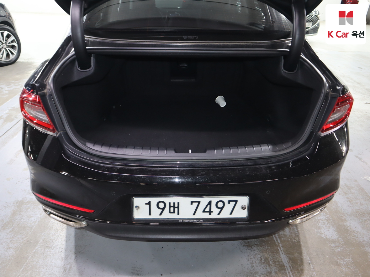 Hyundai AZERA 2019 - Image 24