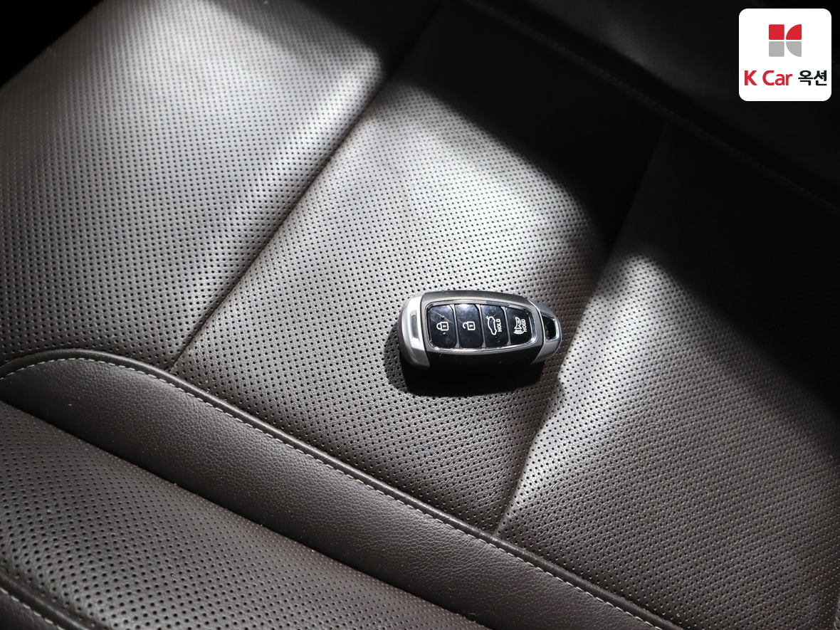 Hyundai AZERA 2019 - Image 17