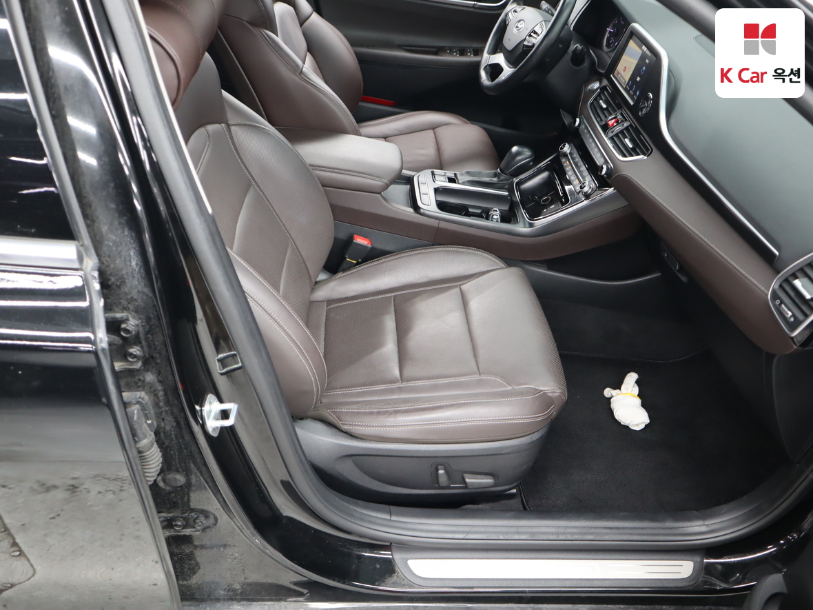 Hyundai AZERA 2019 - Image 28