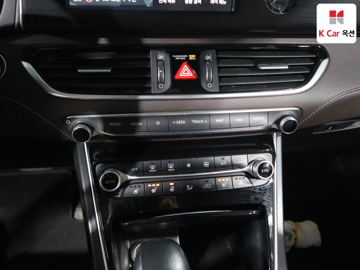 Hyundai AZERA 2019 - Image 15