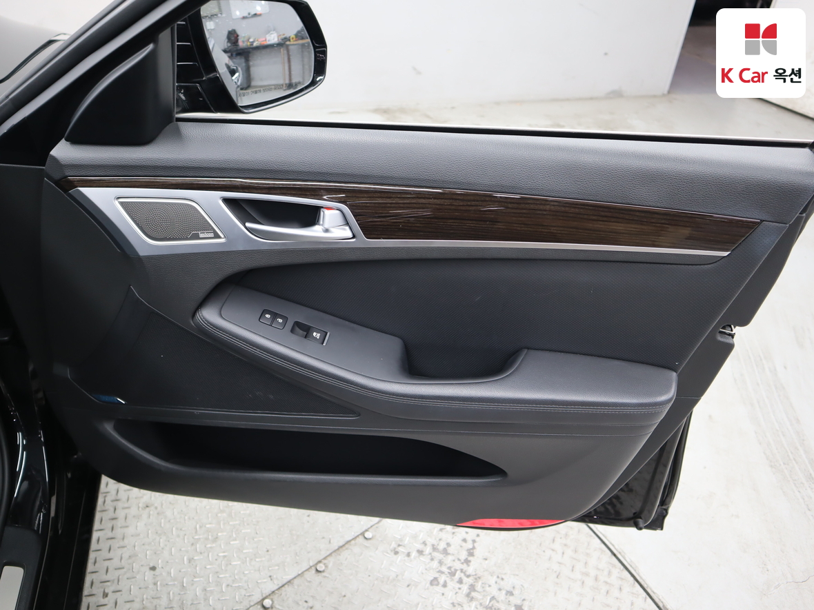 Genesis G80 - 28