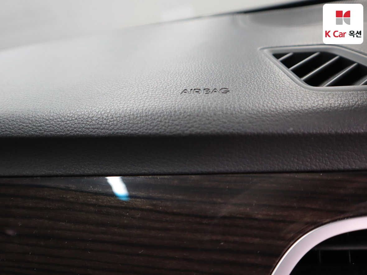 Genesis G80 - 30