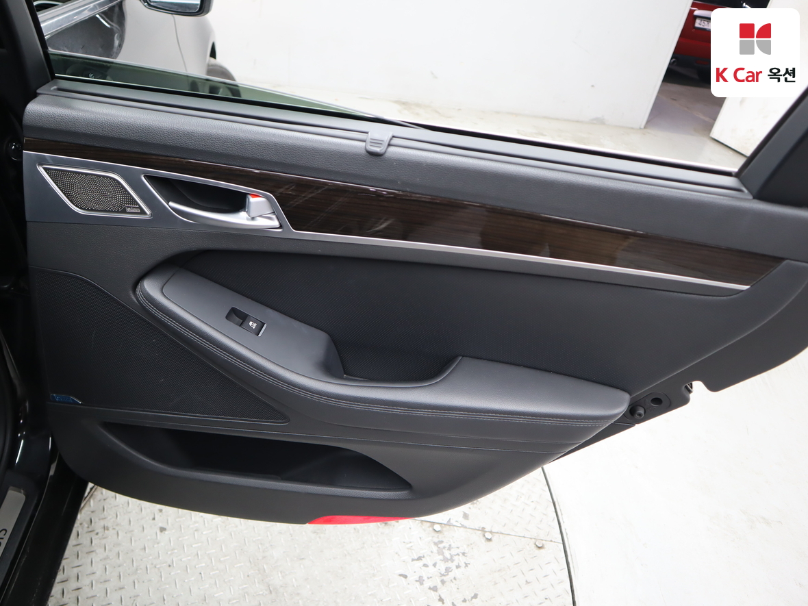 Genesis G80 - 26