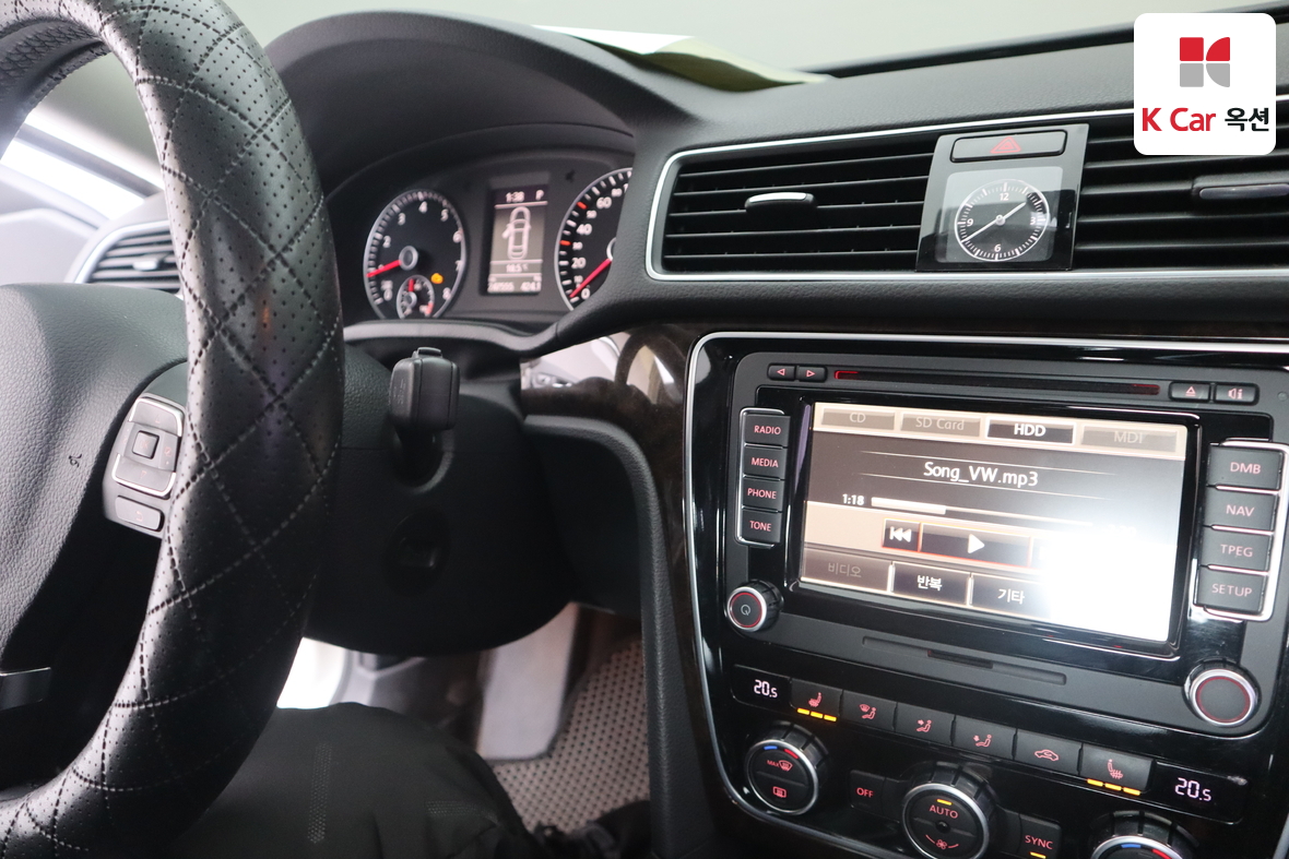 Volkswagen Passat 2015 - Image 11