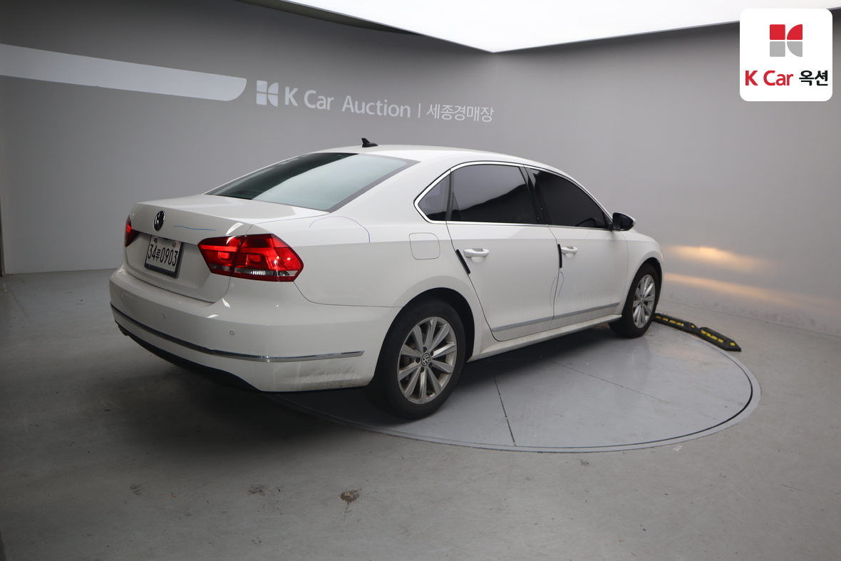 Volkswagen Passat 2015 - Image 2