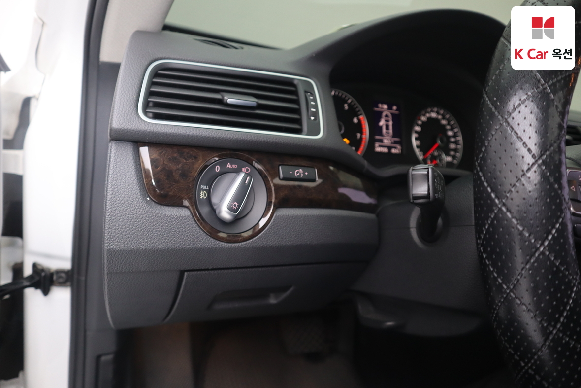 Volkswagen Passat 2015 - Image 9