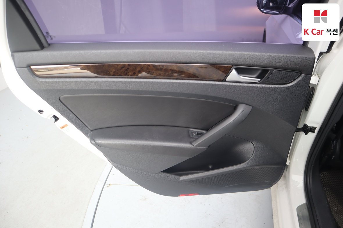 Volkswagen Passat 2015 - Image 21