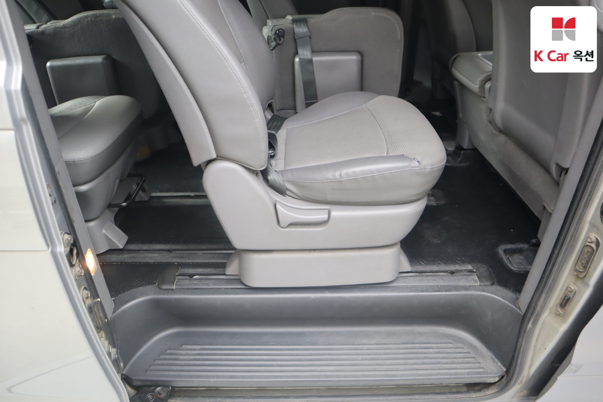 Hyundai Grand Starex 2012 - Image 25