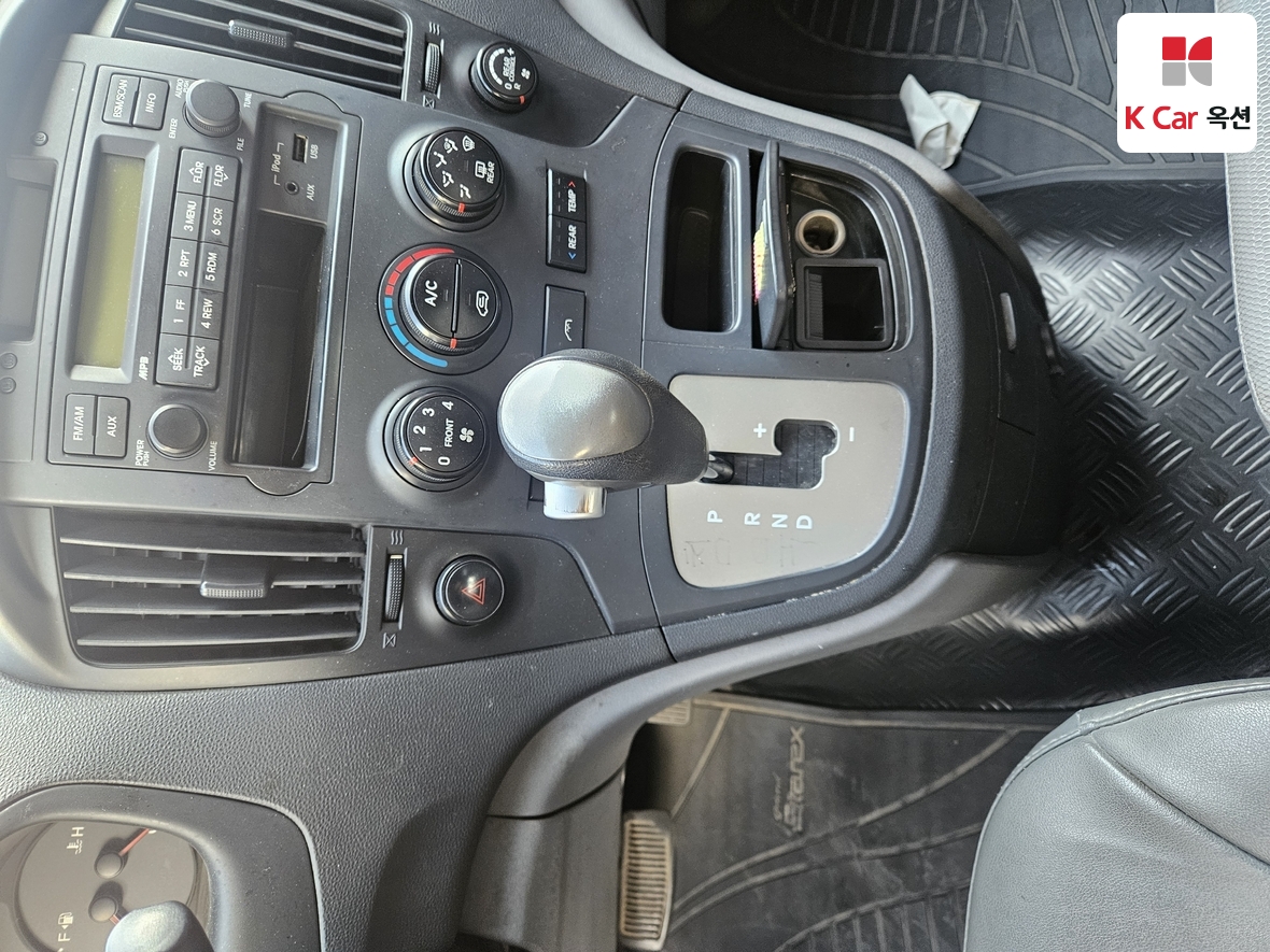 Hyundai Grand Starex 2012 - Image 15