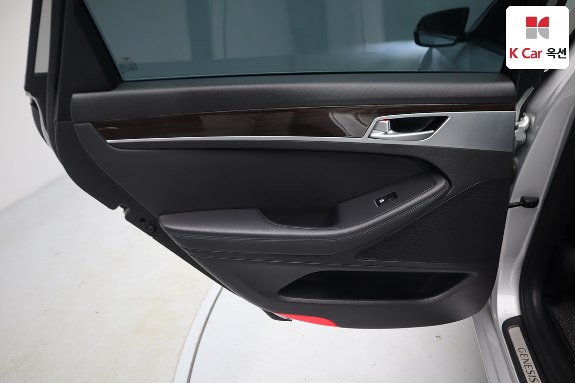 جينيسيس G80 2017 - صورة 21