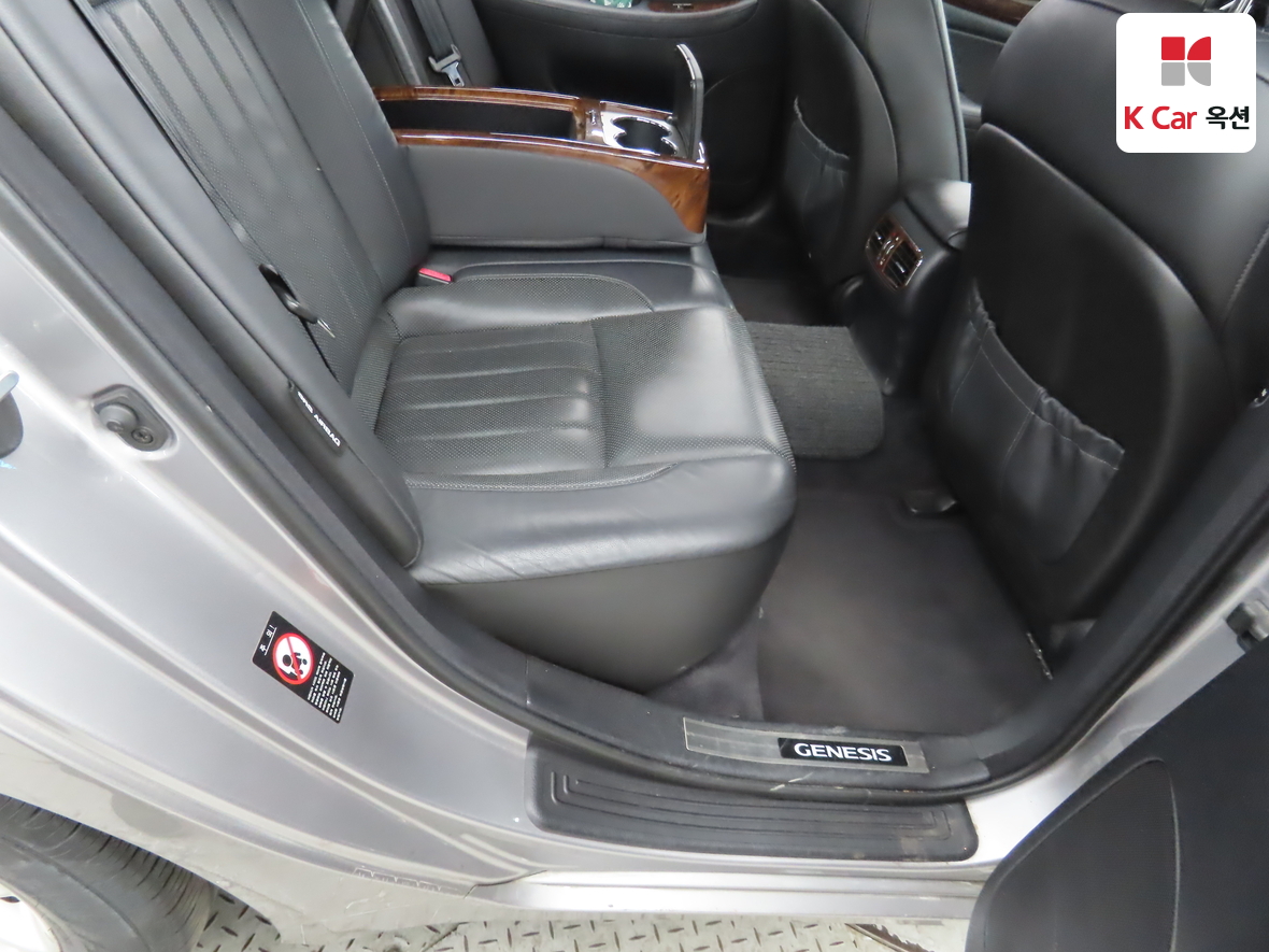 Hyundai Genesis 2008 - Image 26