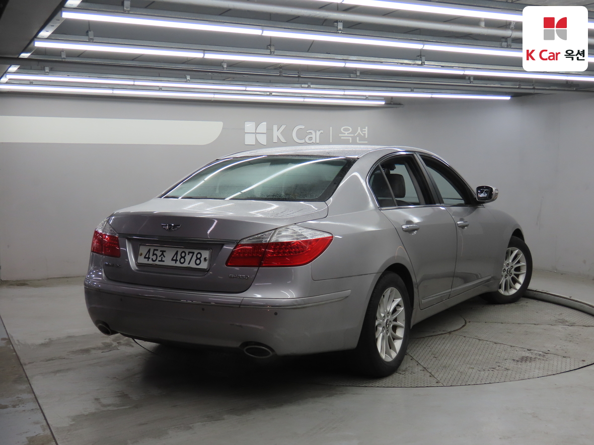 Hyundai Genesis 2008 - Image 2