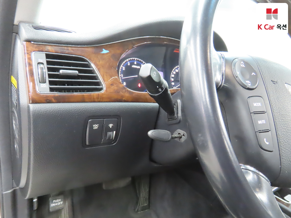 Hyundai Genesis 2008 - Image 9