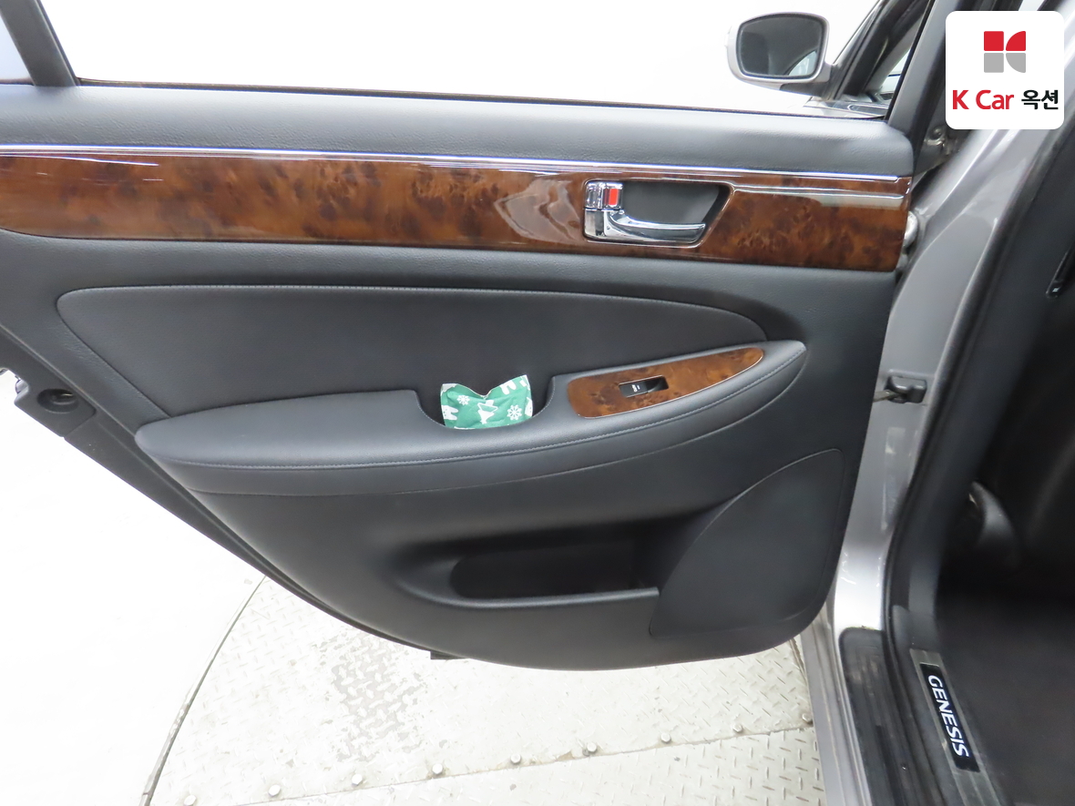 Hyundai Genesis 2008 - Image 21