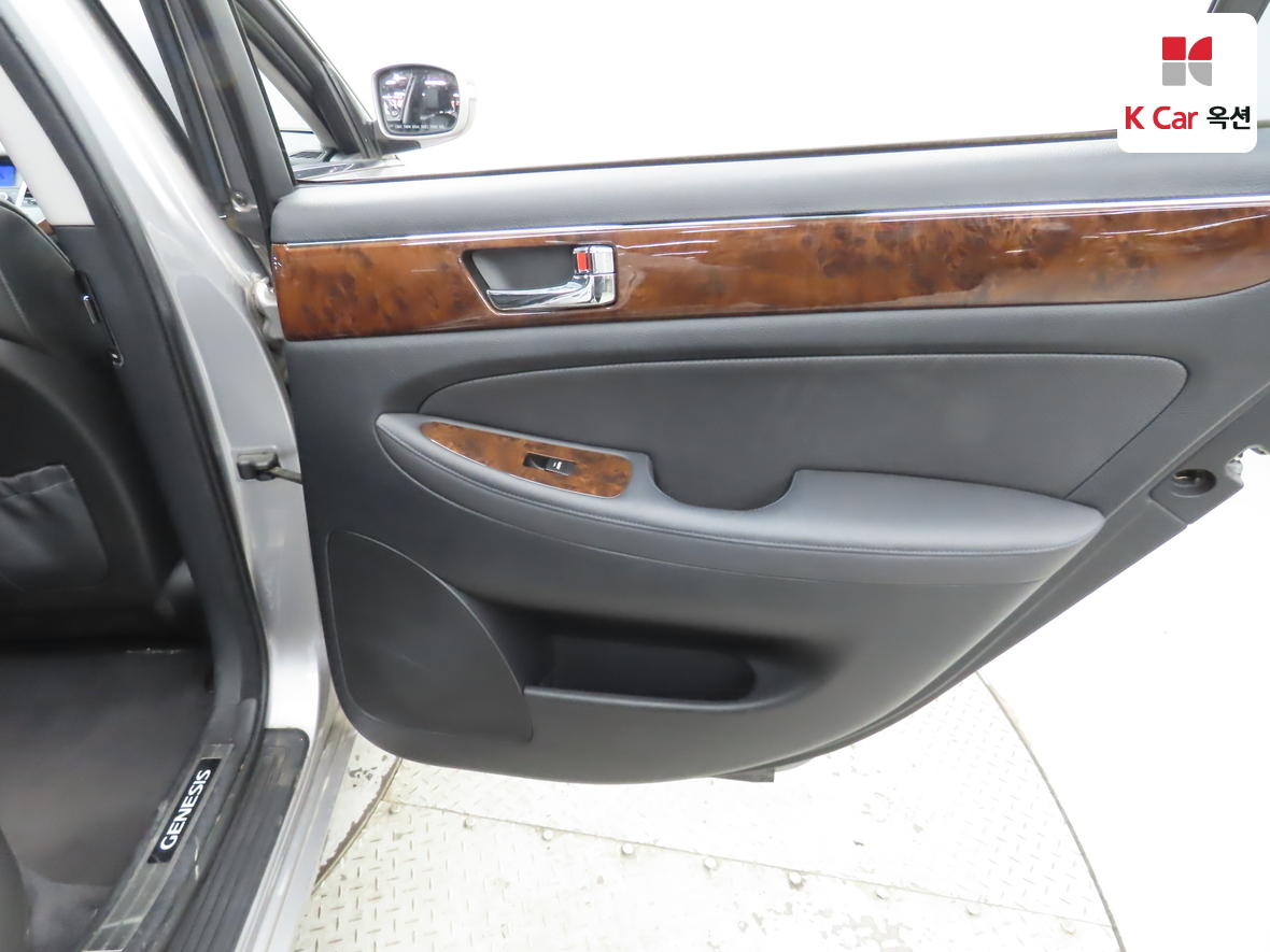 Hyundai Genesis 2008 - Image 25