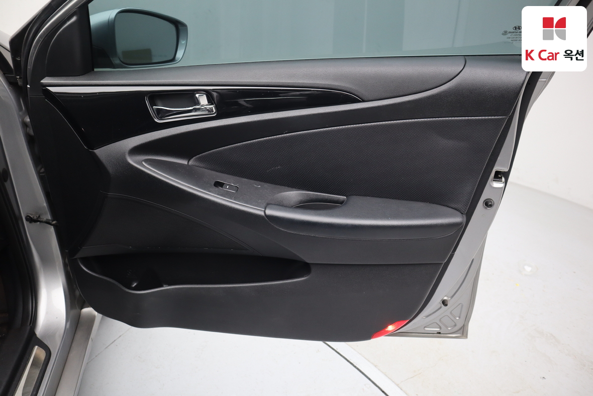 Hyundai Sonata 2010 - Image 27