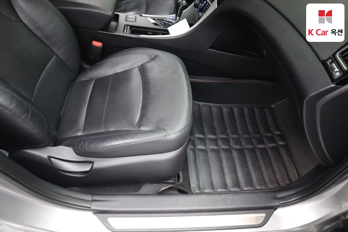 Hyundai Sonata 2010 - Image 28