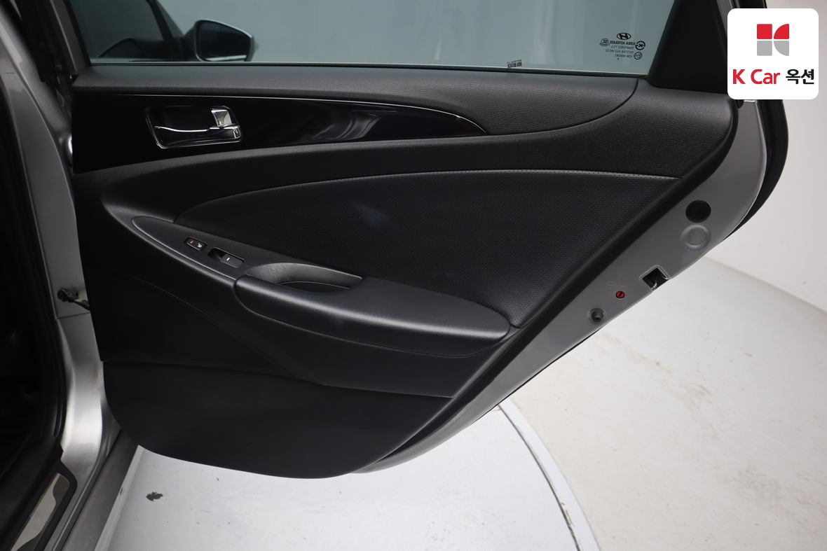 Hyundai Sonata 2010 - Image 25