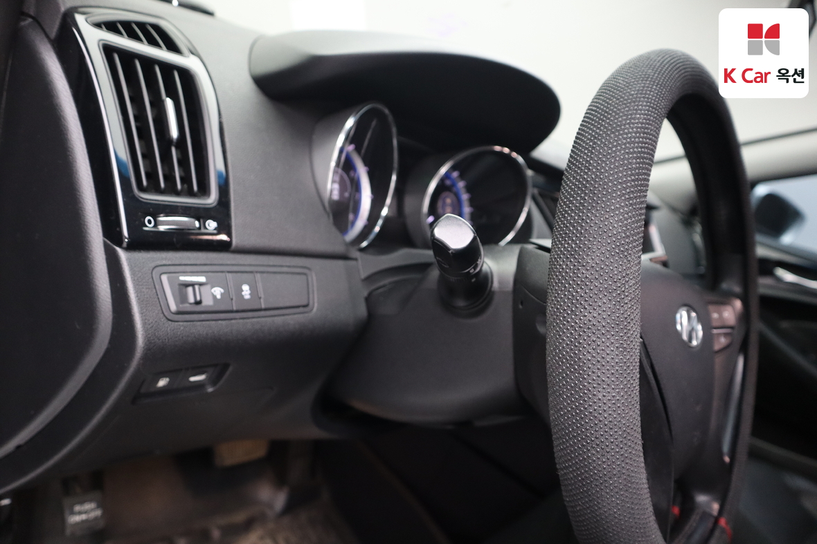 Hyundai Sonata 2010 - Image 9