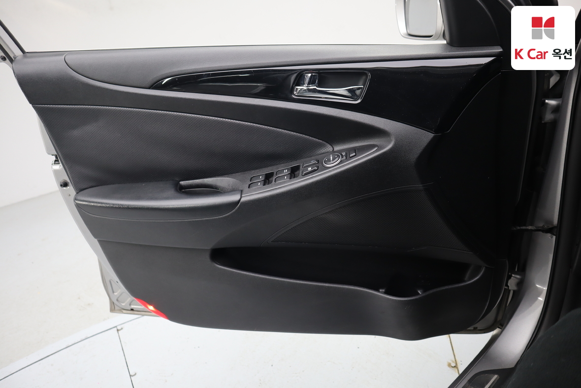 Hyundai Sonata 2010 - Image 8