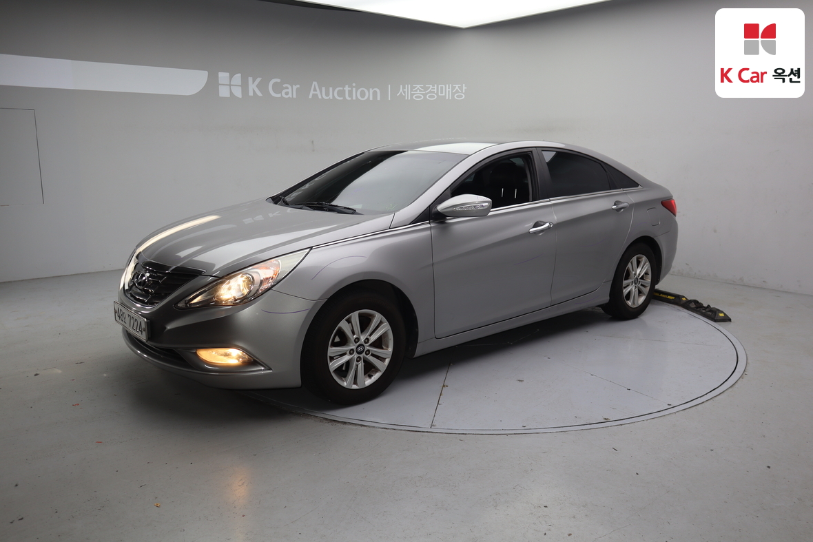 Hyundai Sonata 2010 - Image 1