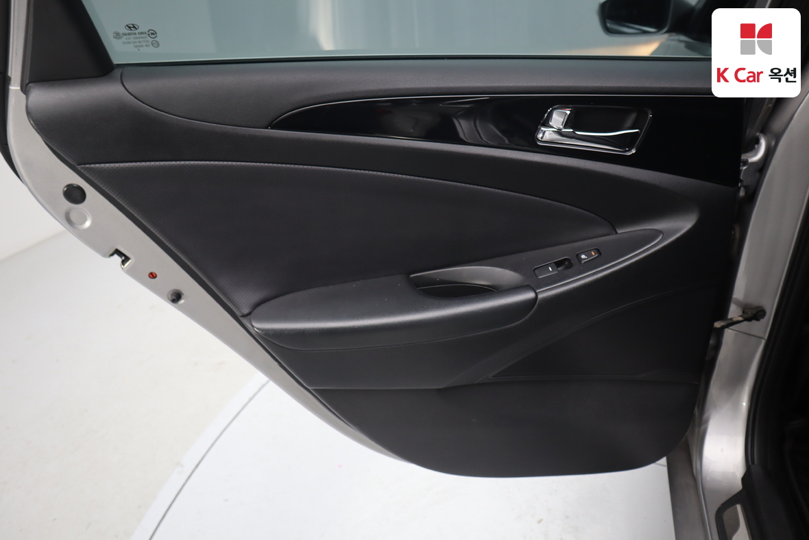 Hyundai Sonata 2010 - Image 21