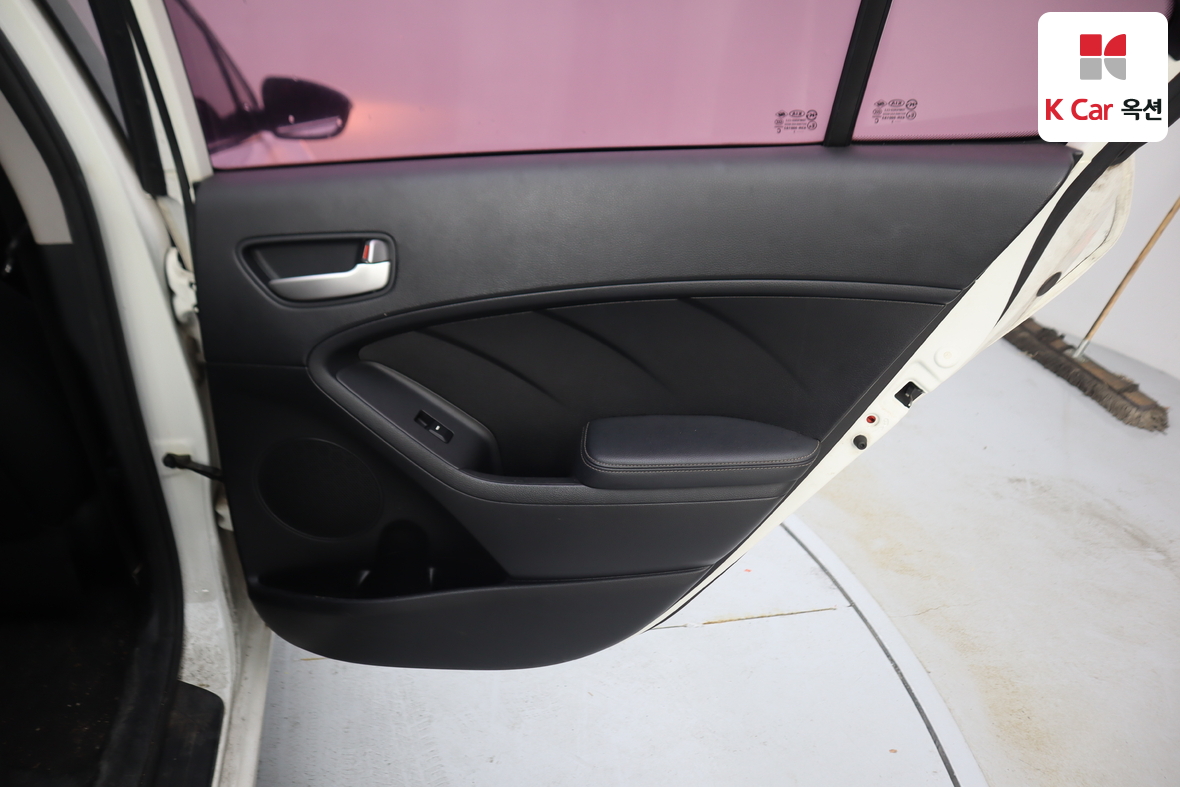 Kia K3 2013 - Image 24