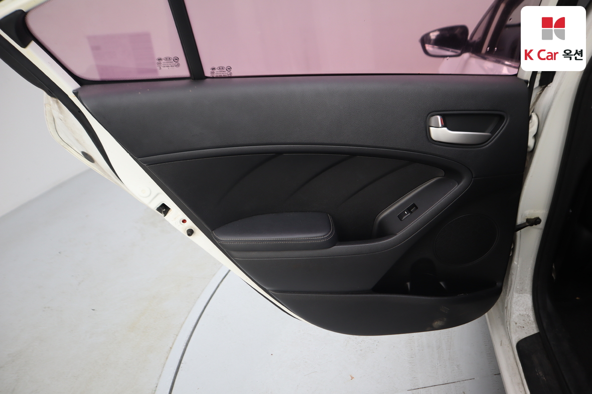 Kia K3 2013 - Image 20