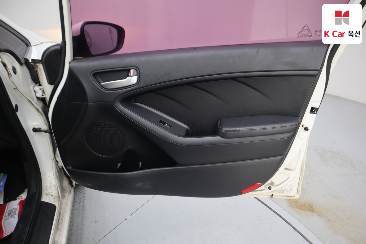 Kia K3 2013 - Image 26