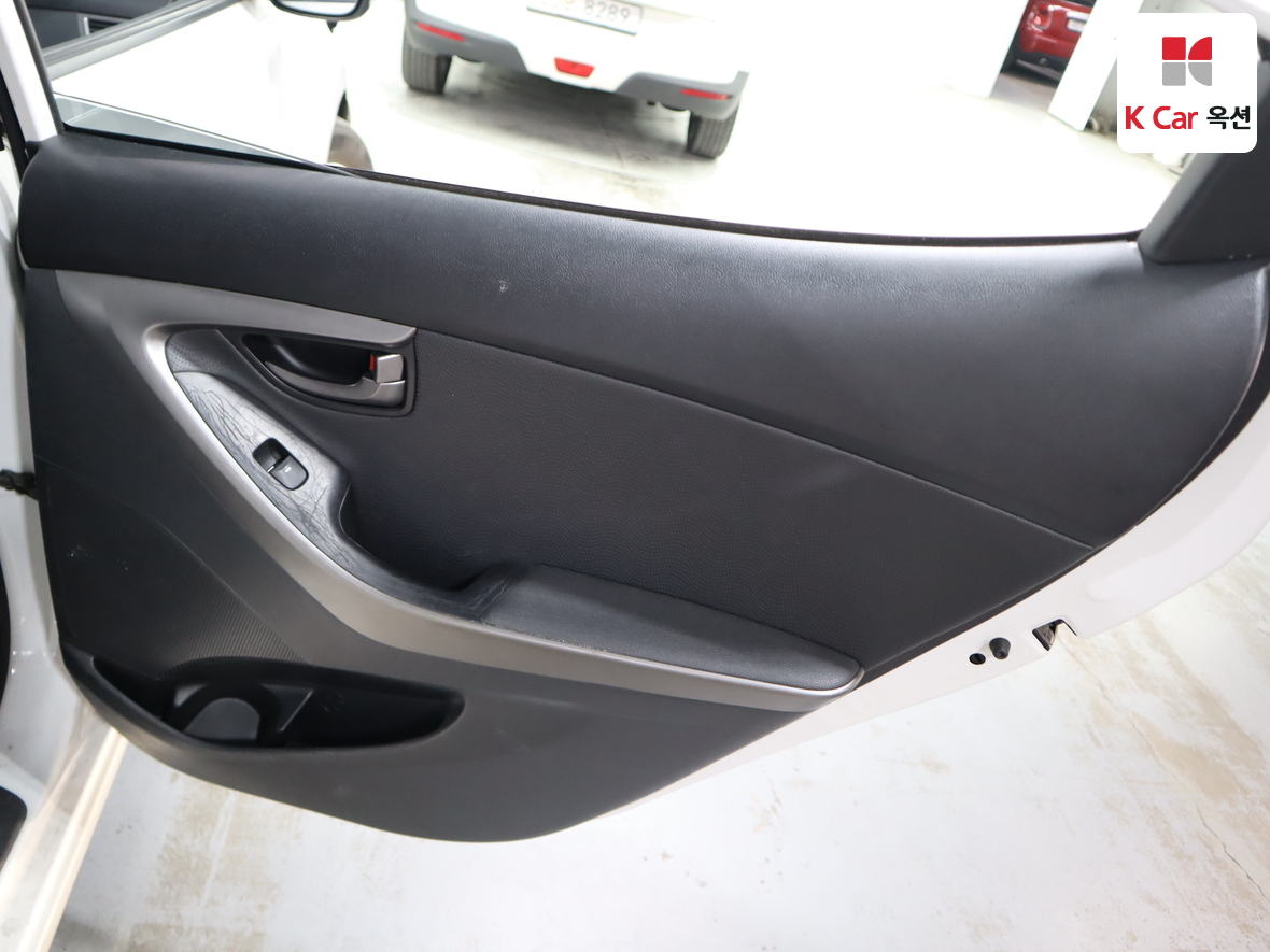 هيونداي إلانترا 2011 - صورة 24