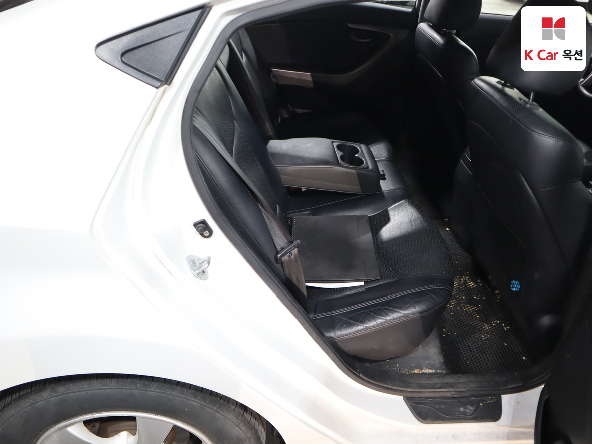 هيونداي إلانترا 2011 - صورة 25