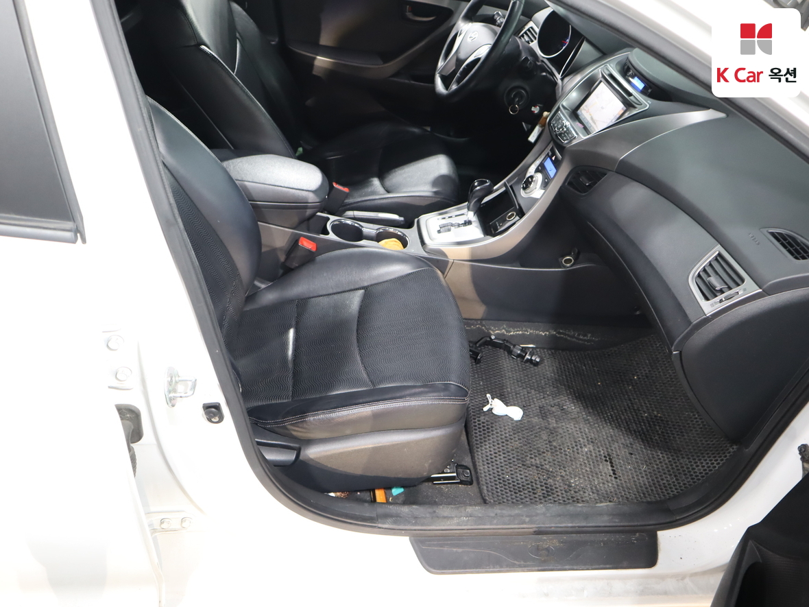 هيونداي إلانترا 2011 - صورة 27