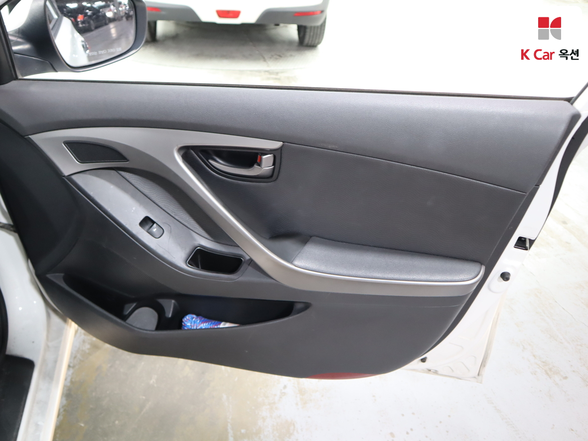 هيونداي إلانترا 2011 - صورة 26